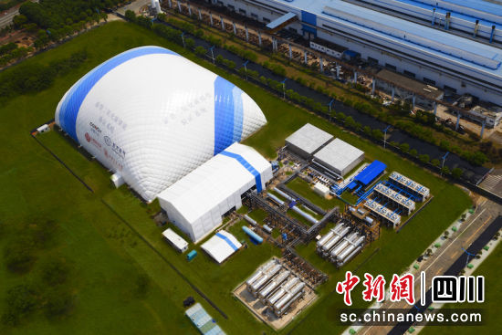 项目像一座蓝白相间的“小山”。Z6尊龙汽轮机 供图